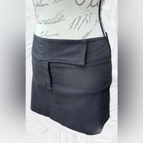Guess Collection Mini Skirt
Like New / Never Worn
Size 6
Black - Picture 3 of 8